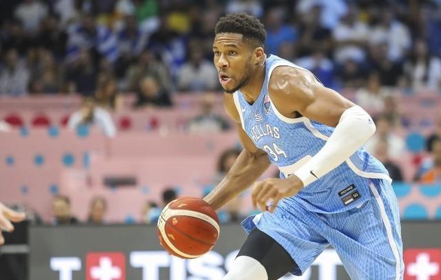 包含立陶宛主场击败希腊，取得关键的胜利的词条