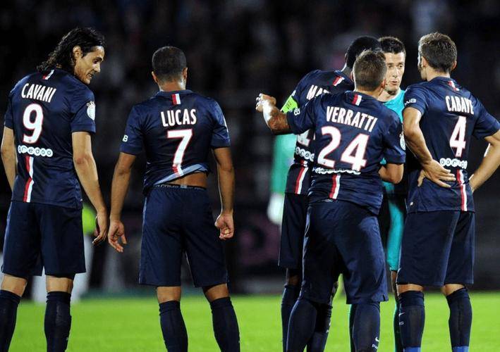 关于斯特拉斯堡客场战平巴黎FC，取得宝贵积分的信息