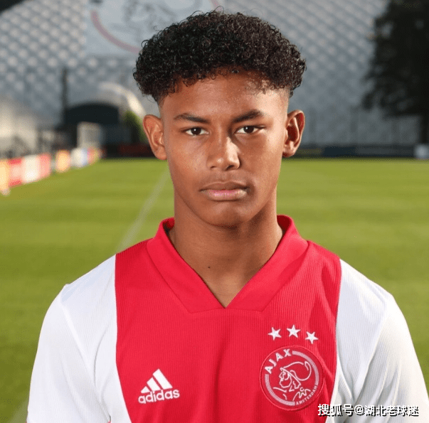 阿贾克斯稳操胜券，步步为营