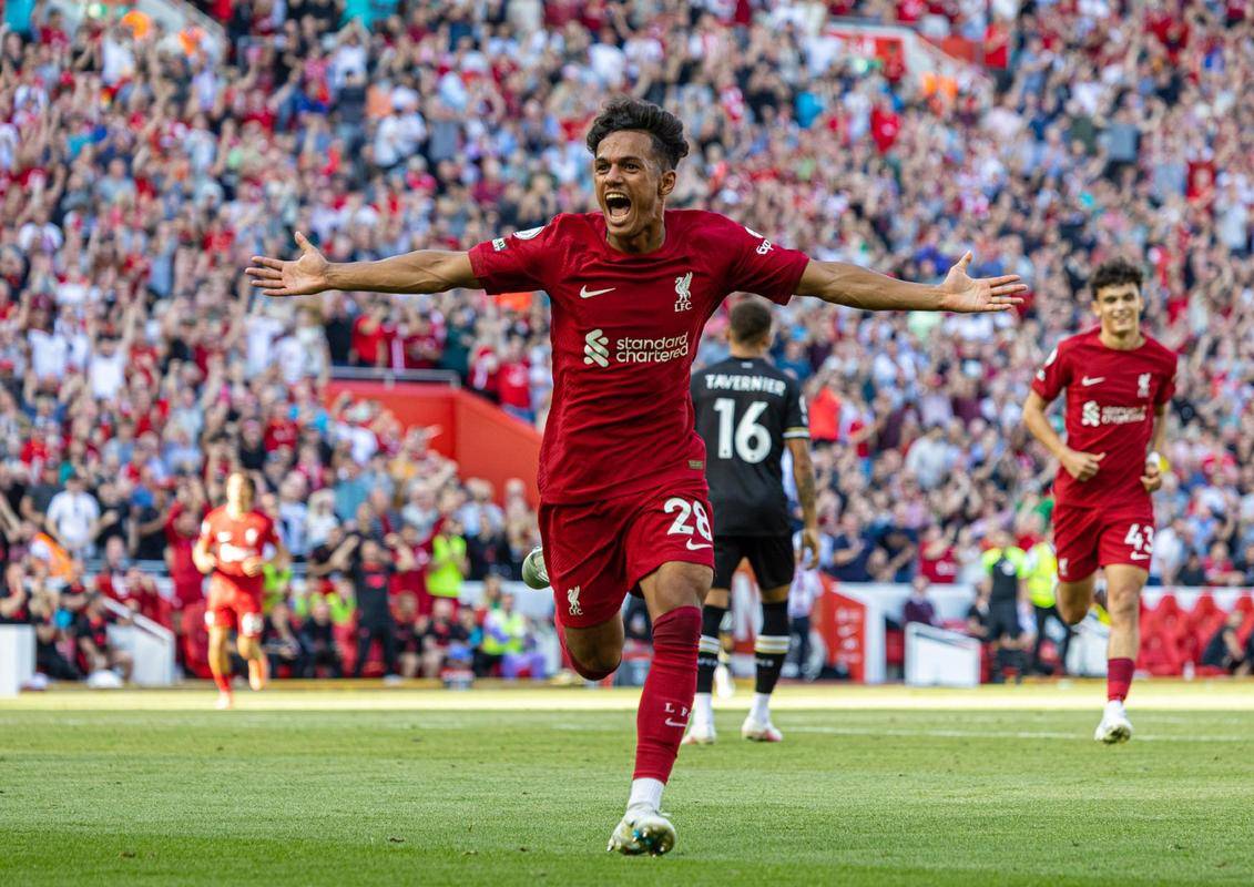 包含南安普敦迎战伯恩茅斯，胜负手中的词条