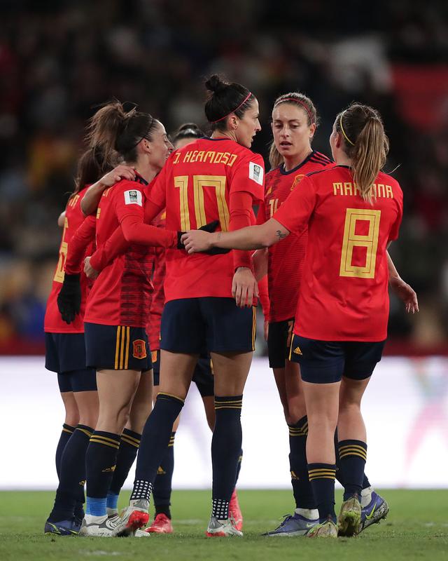 包含热点赛果揭晓：瑞典队惊险晋级的词条