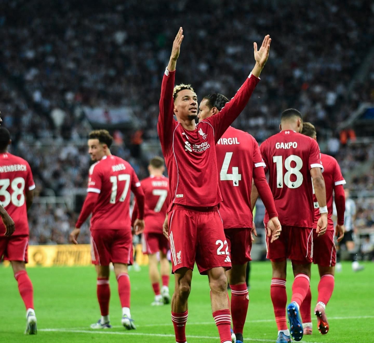 关于利物浦客场逼平伯恩利，保持领先优势的信息