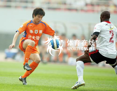 包含韩国国脚建功，山东鲁能客场力克辽足的词条