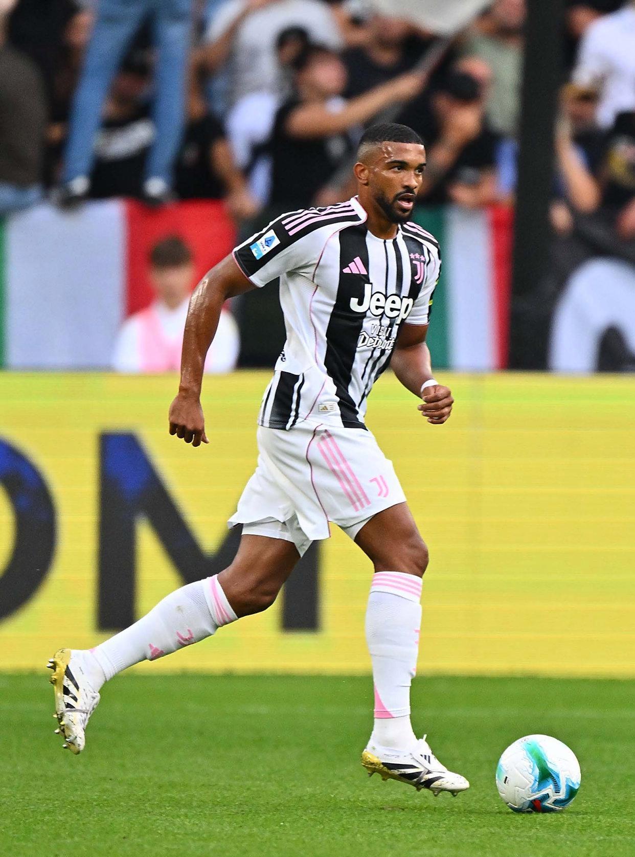 尤文图斯老将表现出色,力挽狂澜帮助球队逆转 尤文图斯老将表现出色,力挽狂澜帮助球队逆转