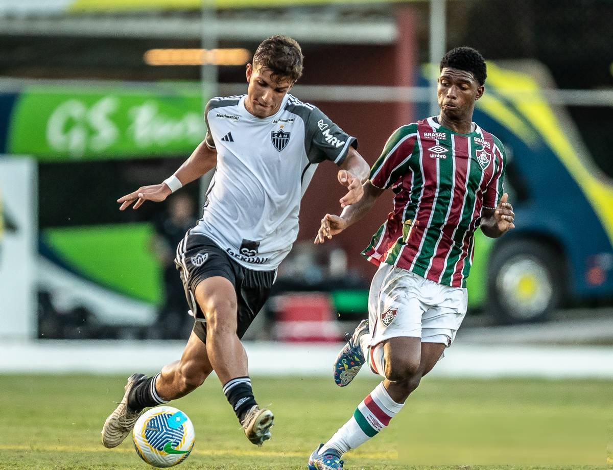 南美洲篮球超级联赛首轮厮杀激烈，一方险胜