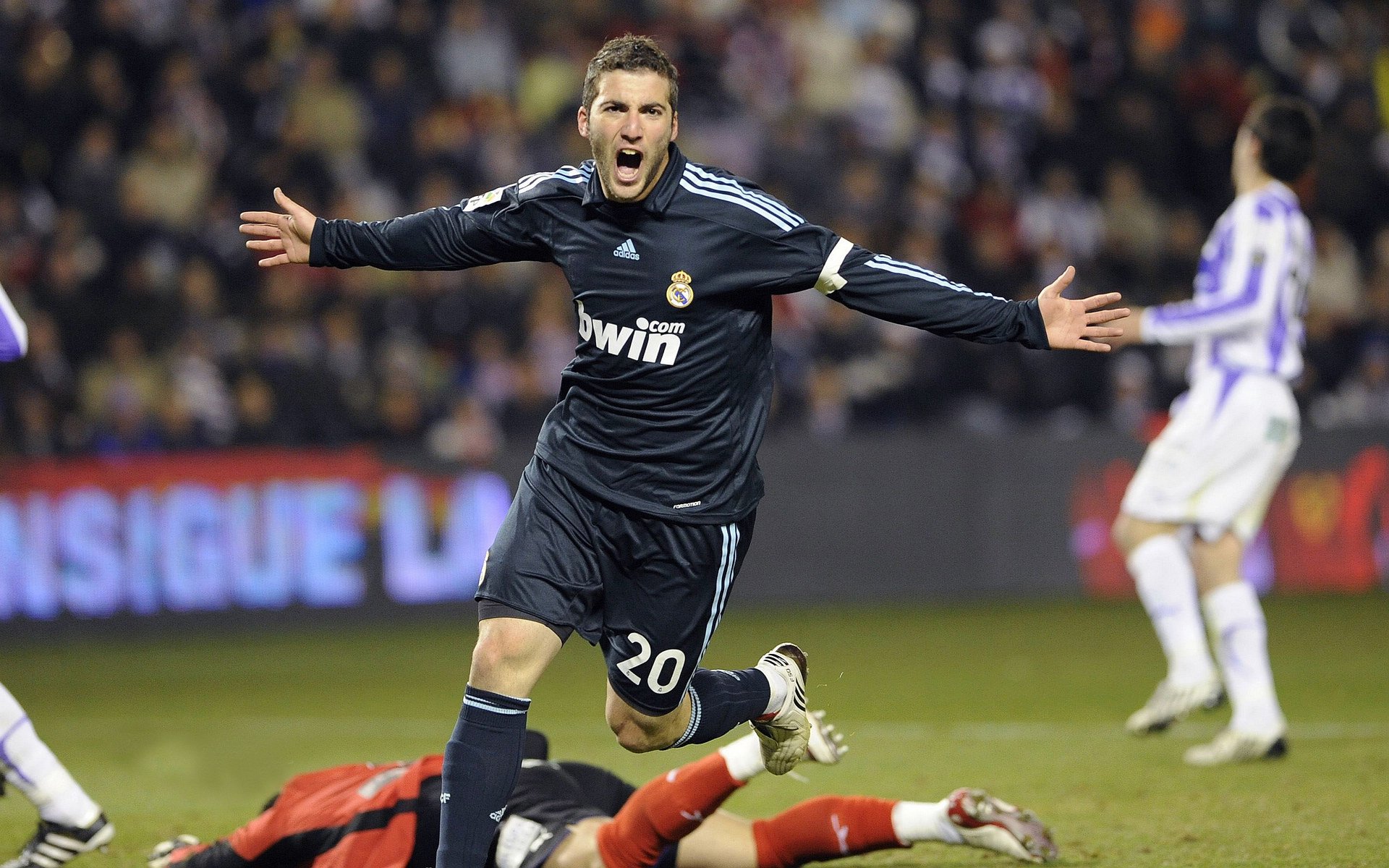 世界排名争夺战焦点战,湖人关键战突围猛龙,改写西部格局的破晓之战