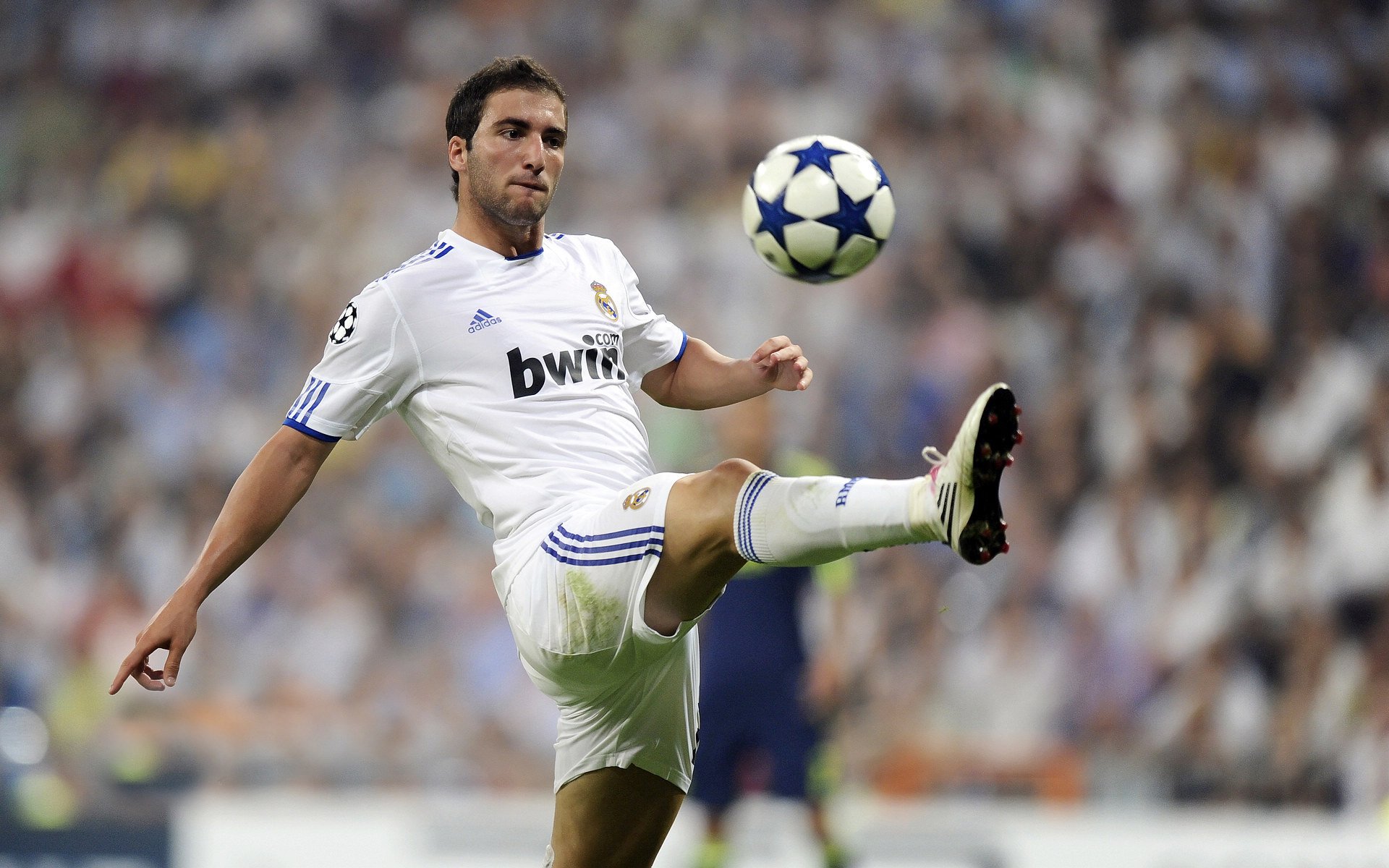 冰岛寒夜中的波兰血拼，久保建英如何成为亚洲之光的关键先生